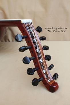 1507 The Red oud pegbox
