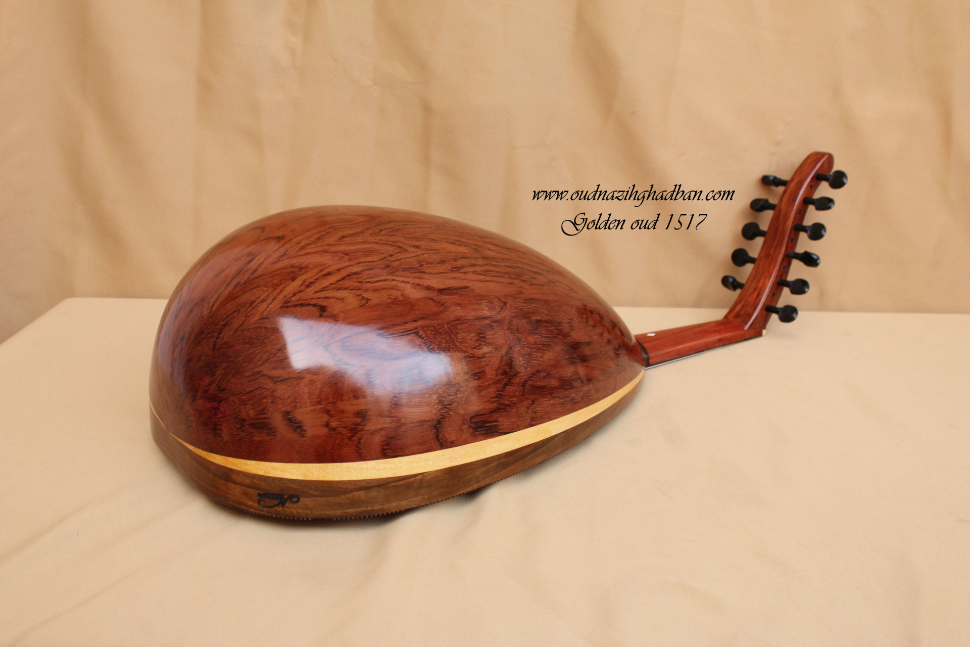 1517 Golden oud